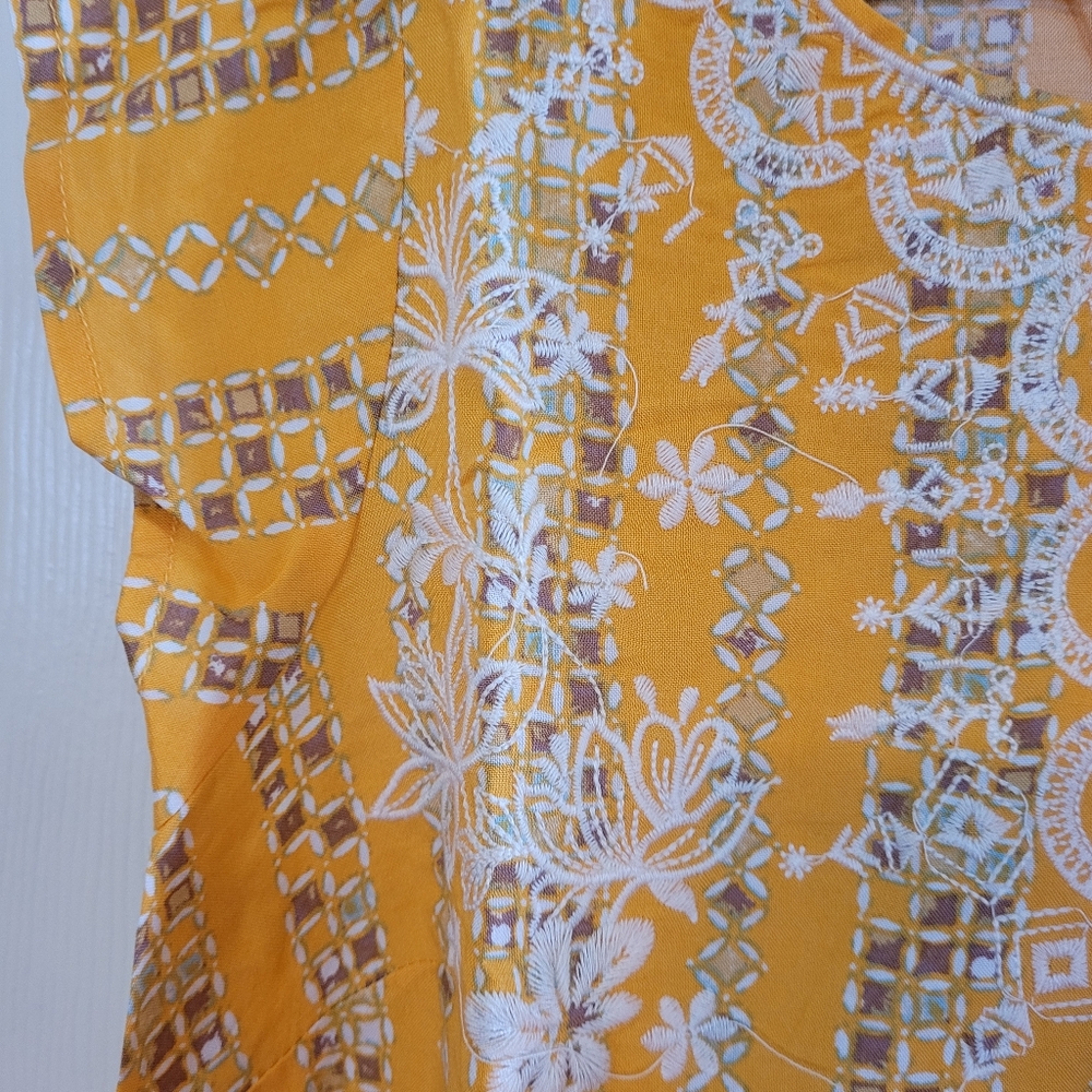 Savanna Jane Yellow and White Sleeveless Top With White Lace Embelishment - Picture 4 of 8